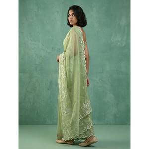 Sari en soie pure Chanda Elite Weaves avec broderie florale élégante, travail Schiffli Resham Zari et bordure ajourée pour mariages - Product Image 3