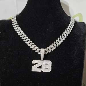 Collar Personalizado de Plata 925 con Nombre o Número y Diamantes de Moissanita, con Cadena Cubana, para Regalo de Boda o Compromiso, para Él o Ella - Product Image 6