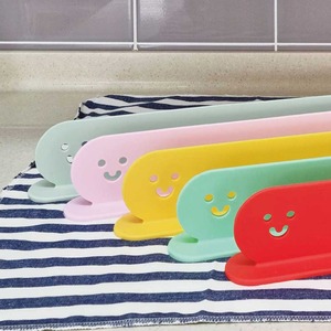 [ECOFRENDLY] Protection anti-éclaboussures en silicone SmileGuard pour évier, barrière d'eau à ventouse pour la protection du plan de travail de cuisine - Product Image 3