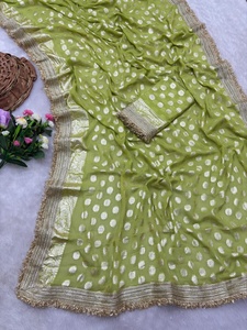 Sari de viscosa georgette suave de diseñador, teñido a mano, con blusa de la misma tela que el sari, con elegante encaje en el otro lado. - Product Image 6