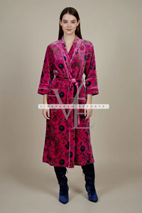 ชุดกิโมโนผ้ากำมะหยี่พิมพ์ลายดอกไม้สุดหรูสำหรับผู้หญิง ชุดลำลองฤดูร้อนที่เป็นมิตรกับสิ่งแวดล้อม ระบายอากาศได้ดี พร้อมลวดลายดอกไม้แบบดั้งเดิม - Product Image 2