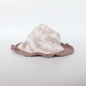 Sombrero de Ganchillo Hecho a Mano para Mujer, Gorro de Sol Bicolor con Borde Ondulado y Volantes, Gorra de Playa Tejida, Accesorio de Moda Artesanal - Product Image 1