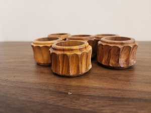 Anillos para Servilletas de Madera Tallados a Mano Estilo Vintage, Decoración de Mesa Moderna de Mediados de Siglo, Diseño Acanalado Estilo Acacia Natural, Comedor Rústico - Product Image 5
