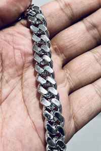 Bracelet en argent 925 serti de diamants Moissanite incolores de 10 mm, style Hip Hop Miami Cuban Link, bijoux brillants pour les soirées et la mode. - Product Image 4