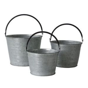 Jardinière ovale rustique en métal galvanisé, pot à fleurs vintage côtelé en zinc avec poignée en bois, seau décoratif de style industriel et fermier pour jardin - Product Image 4