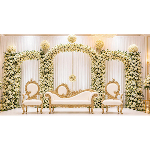 Conjunto de Sofás para Novios Estilo Victoriano, Elegante Conjunto de Sofás para Boda con Marco Dorado y Tapicería Blanca para la Plataforma Nupcial - Product Image 1