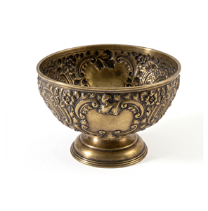 Bol sur piédestal en laiton sculpté au design vintage, fait main, vaisselle décorative en métal, bol de service - Product Image 1