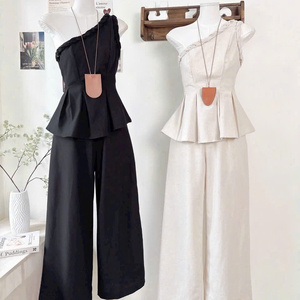 ชุดเซ็ตสองชิ้นสำหรับฤดูร้อน เสื้อผ้าผู้หญิง สวมใส่สบาย แฟชั่นธรรมชาติ ซักได้ บรรจุภัณฑ์แบบกำหนดเอง จากผู้ผลิตในเวียดนาม - Product Image 1