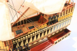 GALLEON GOLDEN HIND - Modèle de bateau à voile en bois fait main et peint à la main - Product Image 5
