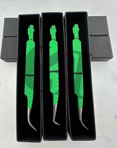 Pinza de Precisión para Pestañas Curve/90 de Acero Inoxidable con Punta Lisa/de Fibra y Diseño de Oso de Peluche, con Recubrimiento en Polvo - Product Image 3