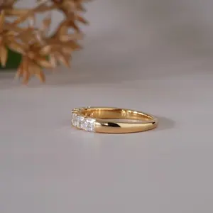 Bague en or avec diamant baguette pour femme, design élégant et moderne pour un usage quotidien, bijou raffiné et chic pour filles. - Product Image 6