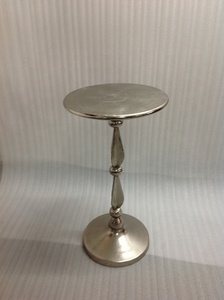 Mesa auxiliar de aluminio con muebles pequeños de fundición Diseño en relieve de alta calidad Pequeña sala de estar Hogar Sofá Mesa de té Mesita de noche - Product Image 2