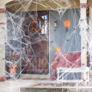 Rete di ragni super elasticizzata da 93 mq per decorazioni di Halloween, con 30 ragni finti in omaggio, per uso interno o esterno - Product Image 3