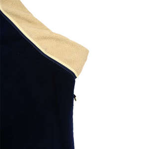 Couverture pour cheval en polyester léger, respirant et imperméable, doublure en polaire, sangles réglables, matériaux durables pour l'intérieur et l'extérieur - Product Image 4