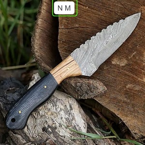 มีดทำมือคุณภาพสูง เหล็กดามัสกัสคาร์บอนสูง สำหรับล่าสัตว์ ตั้งแคมป์ และกิจกรรมเอาตัวรอดในป่า ด้ามไม้ รับผลิตตามแบบ OEM - Product Image 1