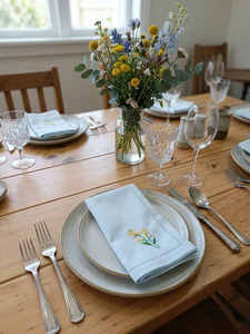Serviette de table personnalisée en coton brodé motif fleur de moutarde jaune 50x50cm, ourlet festonné, lavable en machine, délavée à la pierre, durable, vente en gros - Product Image 3