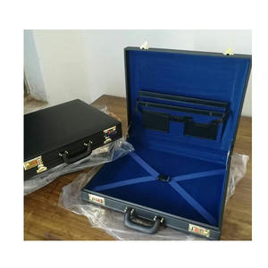 Étui en cuir pour insignes maçonniques, taille Maçon, qualité supérieure, étui pour tablier maçonnique en similicuir souple avec fermoir métallique - Product Image 2