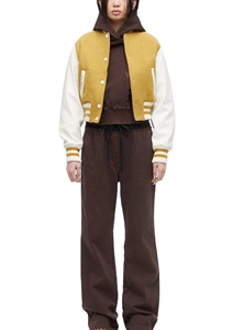 Chaqueta Varsity de Mujer de Alta Calidad con Mangas de Cuero y Lana, Logotipo Personalizado, Bordado Chenille, Chaquetas Varsity Cortas para Mujer - Product Image 3