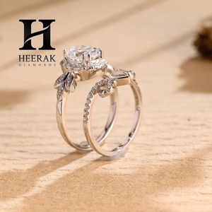 Anillo de compromiso vintage con halo de diamantes ovalados cultivados en laboratorio, diseño floral de hojas, con pavé y banda a juego en forma de pera, conjunto nupcial apilable. - Product Image 3