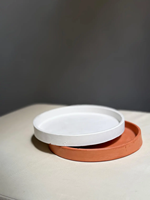 Ensemble de casseroles artisanales modernes en argile naturelle terracotta, écologiques, multicouches, compatibles gaz et induction, style culture tribal