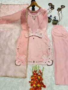 Conjunto de Kurta y Palazzo Rosa Bordado para Mujer con Dupatta, Ropa Étnica de Diseñador, Traje de Fiesta, Salwar Indio, Atuendo Tradicional - Product Image 4