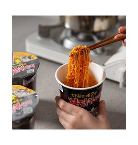 Nouilles Samyang Buldak Carbonara saveur poulet épicé en gobelet 70g, 12 gobelets par carton mère pour les opérateurs de distributeurs automatiques, vente en gros - Product Image 4