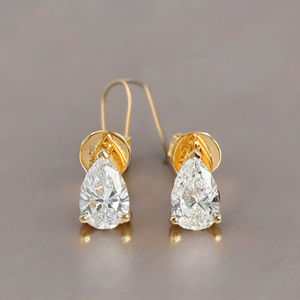 Boucles d'oreilles minimalistes de luxe en or 14k, 18k, 22k de haute qualité avec diamant de laboratoire taille poire IGI 1 carat et design à quatre griffes – Cadeau idéal pour les fêtes - Product Image 5