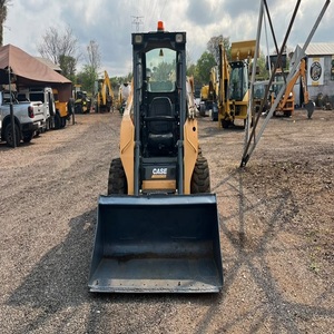 Cargadora compacta Case Skid Steer para operaciones productivas en el lugar de trabajo con funciones hidráulicas confiables y maniobrabilidad conveniente - Product Image 3
