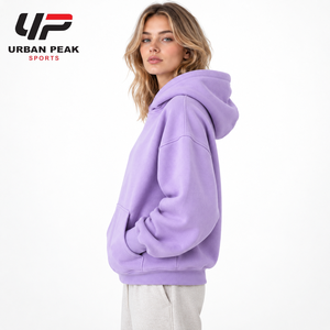 Sweat à capuche oversize confortable pour femme avec texture en polaire moelleuse, bordures côtelées confortables et design pratique pour les journées plus fraîches - Product Image 4
