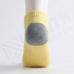 Chaussettes courtes jaunes, couleur unie, respirantes, en mélange de coton tricoté, pour usage quotidien des adultes - Product Image 2