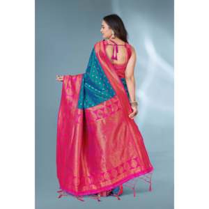 Sari de Seda Paithani Azul Cian con Diseño de Puntos de Elite Weaves, con Blusa de Contraste Tejida con Zari Sin Coser para Mujer - Product Image 3