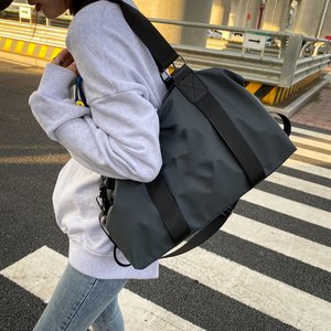 กระเป๋าผ้าไนลอนแบบ unisex ทรงวงรี ปิดด้วยซิป หูหิ้วคู่ กันน้ำ ความจุ 20-36 ลิตร กระเป๋าออกกำลังกาย - Product Image 5