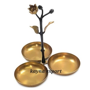 Bol en acier inoxydable de luxe pour servir des dattes et des collations de la collection Ramadan, avec branche dorée - Product Image 3