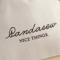 Sac à cordon en coton sergé à chevrons personnalisé, pochette d'emballage cadeau pour bijoux et cosmétiques avec logo estampé à chaud pour bagues, rouges à lèvres, parfums