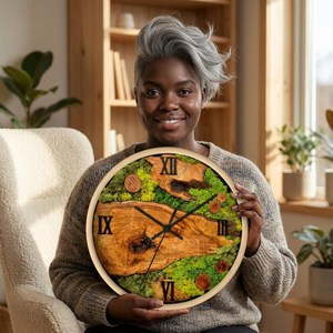 Reloj de pared de madera de olivo hecho a mano con números romanos, reloj de pared de madera natural, decoración de pared de lujo para sala de estar rústica. - Product Image 3