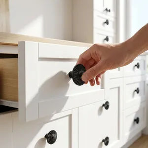 Kenop Kabinet Besi Cor Tradisional - Finishing Hitam Tahan Lama Anti Karat Ramah Lingkungan Pemasangan Mudah untuk Lemari Dapur dan Laci - Product Image 3