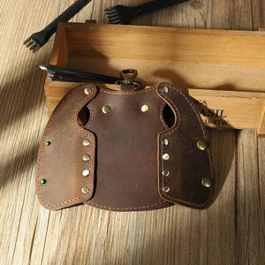 Porte-clés de luxe en cuir véritable, conçu pour les professionnels et les voyageurs, en cuir Crazy Horse, en vente. - Product Image 5