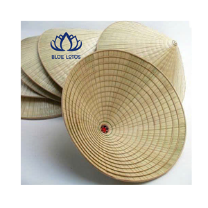 Chapeau conique vietnamien en gourde sculptée, écologique et disponible |   Artisanat traditionnel fait main pour la décoration murale et les événements - Product Image 1