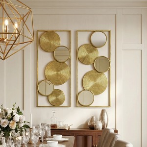 Decoración de Pared Moderna con Círculos Metálicos Dorados, Juego de 2 Piezas, Espejo Geométrico Colgante Hecho a Mano - Product Image 3