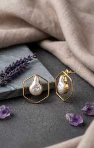 Boucles d'oreilles clous vintage géométriques en laiton plaqué or avec perles d'imitation serties clos pour femme, cadeau de fête - Product Image 2