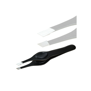 Pinzas para Cejas de Calidad Profesional con Punta Inclinada, Material de Acero Inoxidable y Acabado Dorado - Product Image 2