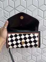 Étui de téléphone en cuir véritable fait main, design unique, gravé à la main, motif à carreaux élégant, utilisations multiples, portefeuilles en cuir véritable pour femmes