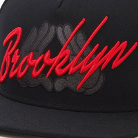 Nouvelle conception d'août : Casquette de baseball de luxe en daim à 5 panneaux avec impression d'image en relief, style camionneur