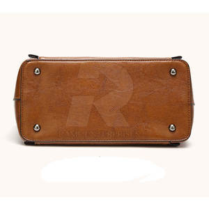 กระเป๋าหนังแฟชั่นขายดีสำหรับใช้งานกลางแจ้ง กันน้ำ รับทำโลโก้ตามสั่ง MOQ ต่ำ - Product Image 6