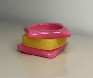 Bracelets manchette géométriques tendance en résine pour femmes, bracelets rigides en acrylique, ensemble de bijoux fantaisie multicolores, accessoires de déclaration - Product Image 1