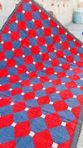 Tapis géométrique fait main rouge et bleu, motif losanges, style bohème marocain, tapis tribal en laine, décoration rustique pour salon et ferme - Product Image 4