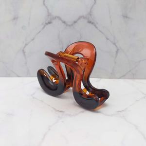 Pinza para el Cabello Ergonómica de Acrílico Color Ámbar, Diseño Curvo Informal, Agarre Extra Seguro, Estilo Perfecto para el Cabello Diario de la Mujer - Product Image 2