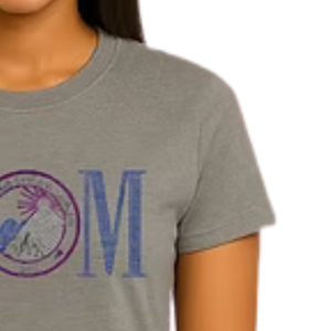 เสื้อยืดโลโก้ MOM สีเทาสำหรับผู้หญิง สวมใส่สบายๆ ทุกวัน สไตล์สตรีทแวร์ แฟชั่นลำลอง เสื้อผ้าแฟชั่นชั้นนำ - Product Image 3