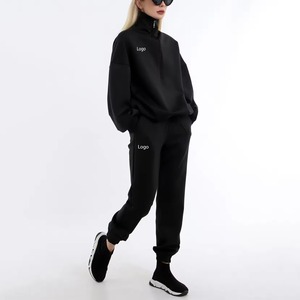 ชุดเซ็ตเสื้อครอปฮู้ดดี้และกางเกงขาสั้นออกกำลังกายสำหรับผู้หญิง แฟชั่นฤดูใบไม้ร่วงปี 2026 รับผลิตแบบ OEM พร้อมปักโลโก้ตามสั่ง - Product Image 1