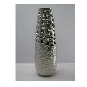 Recipiente Decorativo de Aluminio para una Presentación Elegante de Flores, Decoración Contemporánea para el Hogar y Estilo Premium - Product Image 4